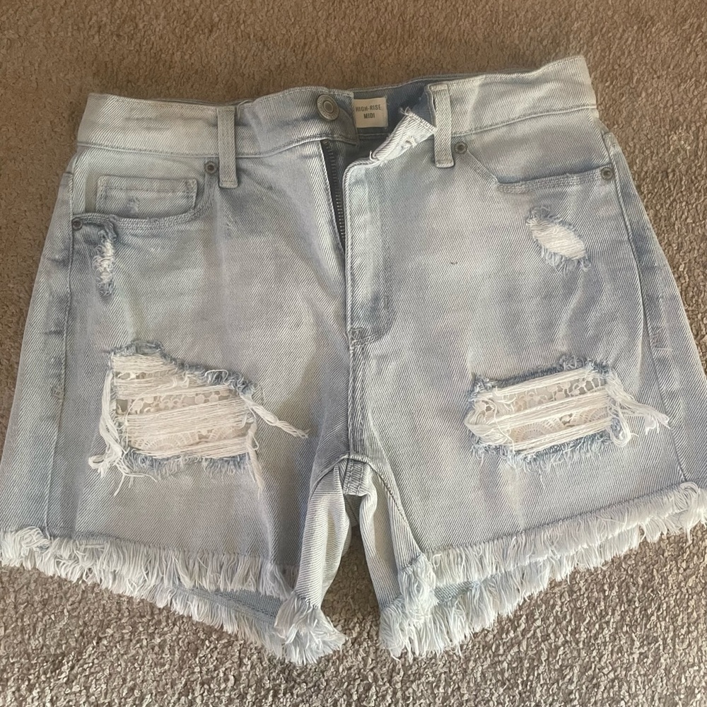 Never worn juniors/women’s cutoff high rise shorts size 7